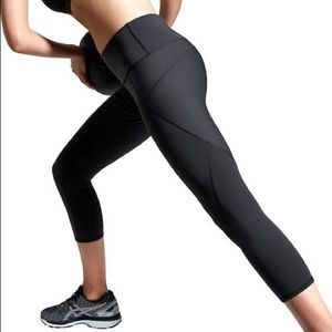 Athleta Stealth 7/8 Tight Size Medium Black